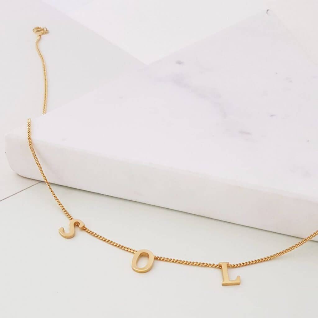 COLLAR SERIF INICIALES