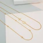 COLLAR BOLD INICIALES LATERAL