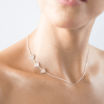 COLLAR CORAZÓN GRABADO LATERAL