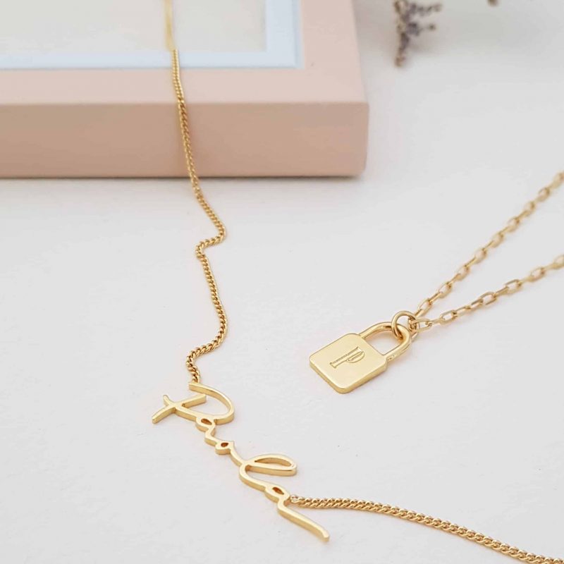 COLLAR INICIAL LOCKET