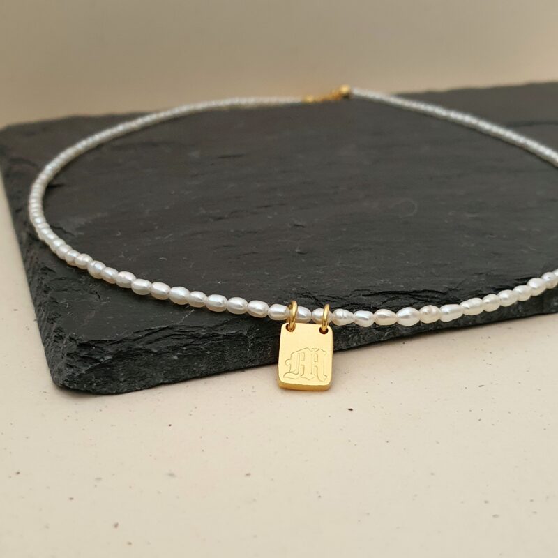 COLLAR PERLAS + TAG GRABADO INICIAL